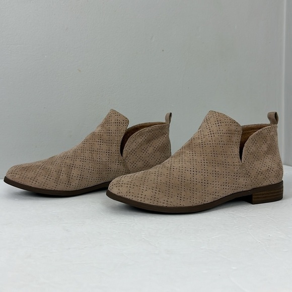 Sofft Gayle Perforated Booties in Aubergine Sz 7 - Picture 3 of 14